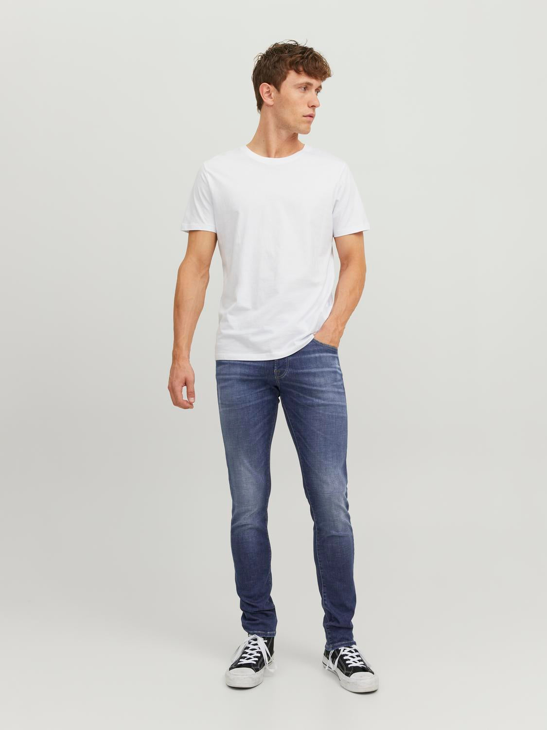 model_shot-front_full